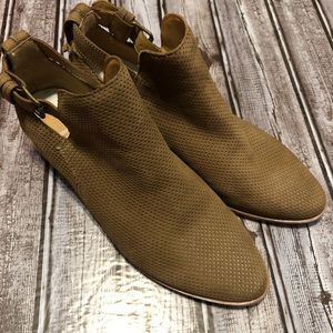 Dolce Vita Booties size 9